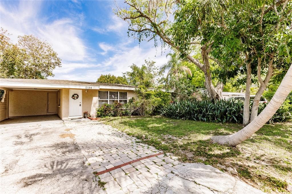 2135 LEE LANE