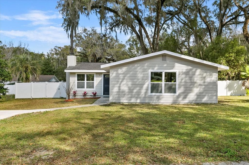 602 HOLLEY STREET BROOKSVILLE, FL 34601