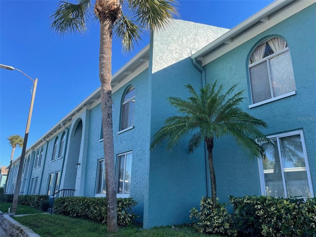 374 115TH AVENUE N UNIT 1 ST PETERSBURG, FL 33716