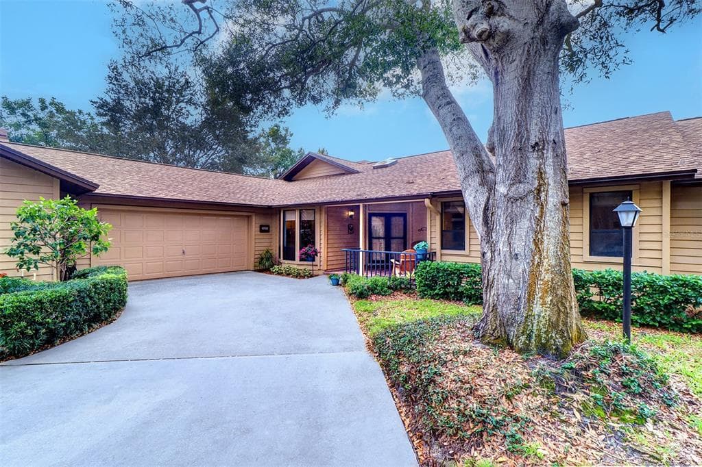 11700 PARKVIEW LANE
