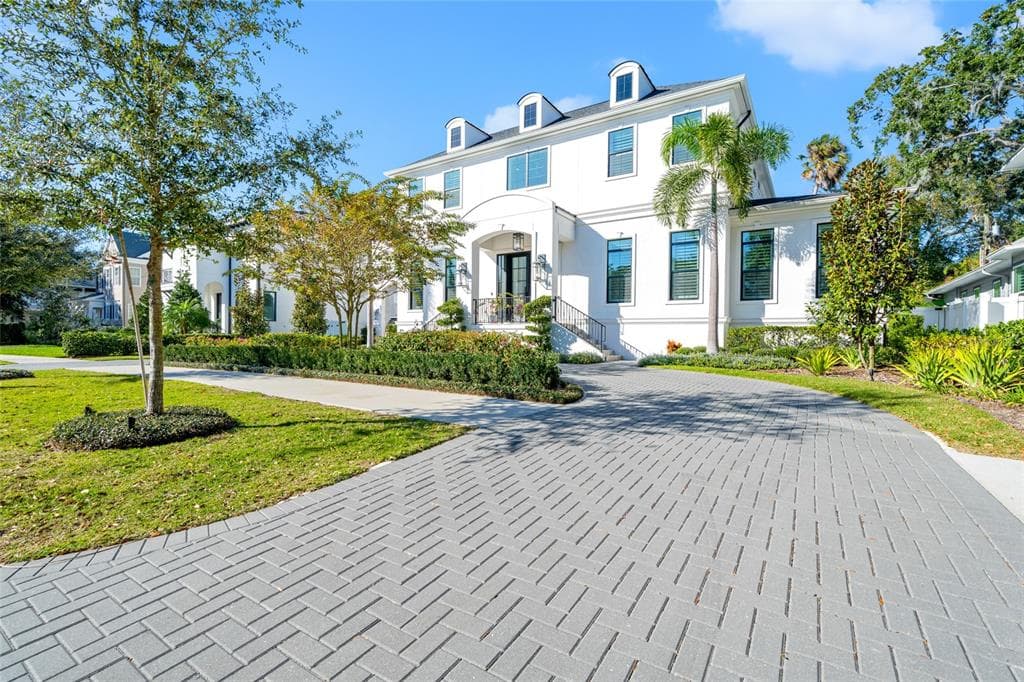 4615 W SYLVAN RAMBLE STREET TAMPA, FL 33609