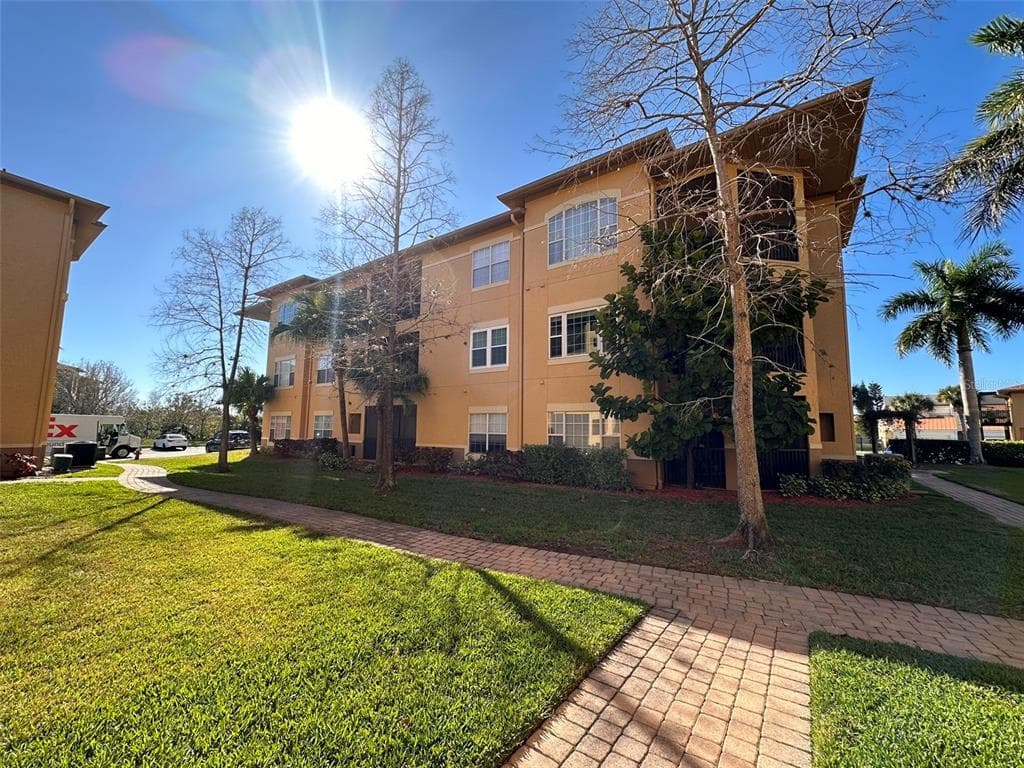 4305 BAYSIDE VILLAGE DRIVE UNIT 202 TAMPA, FL 33615