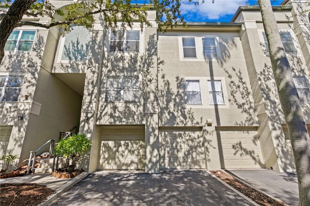 620 TROPICAL BREEZE WAY TAMPA, FL 33602