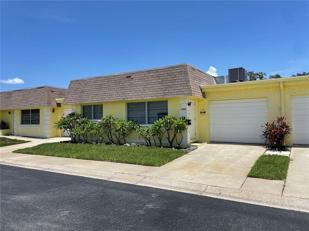 7057 VERSAILLES N UNIT 15 PINELLAS PARK, FL 33781