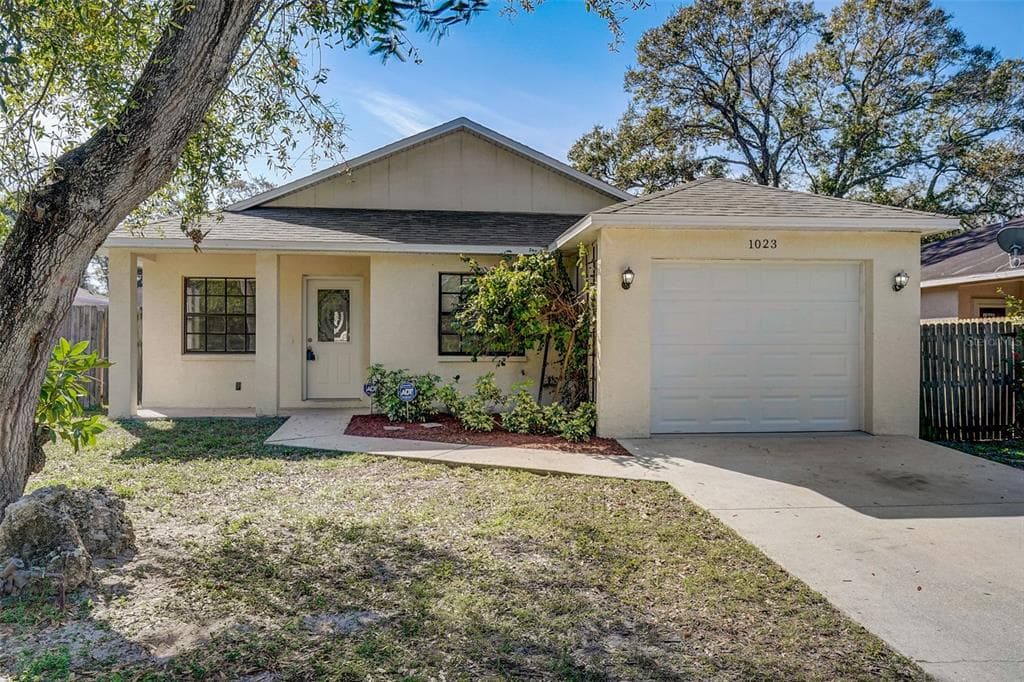1023 34TH AVENUE W BRADENTON, FL 34205