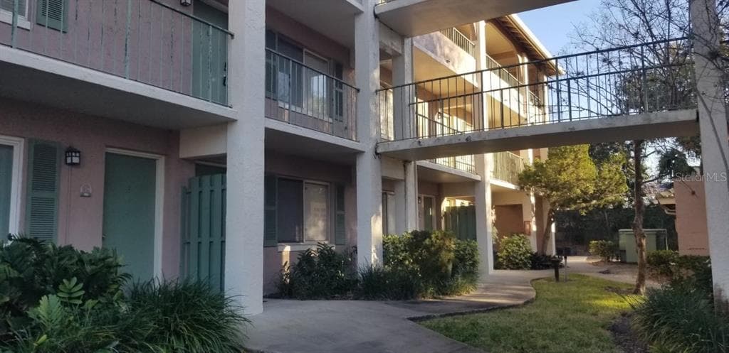 151 OYSTER BAY CIRCLE UNIT 200 ALTAMONTE SPRINGS, FL 32701