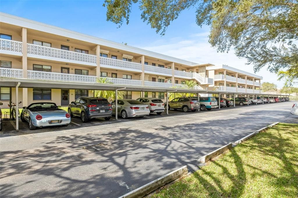 5080 LOCUST ST NE UNIT 320 ST PETERSBURG, FL 33703
