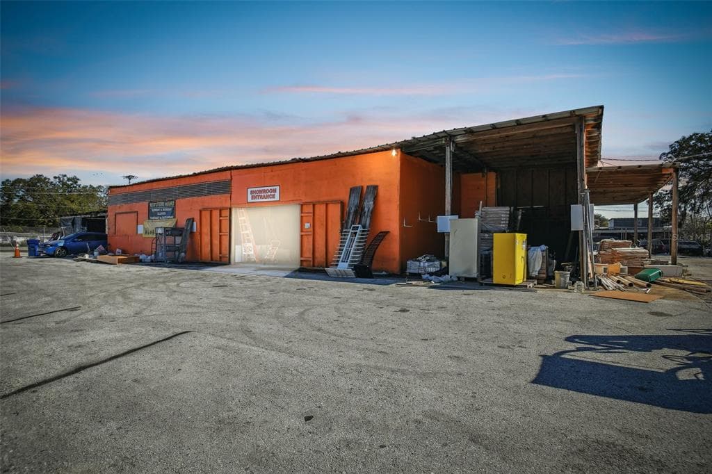 4401 E HILLSBOROUGH AVENUE TAMPA, FL 33610