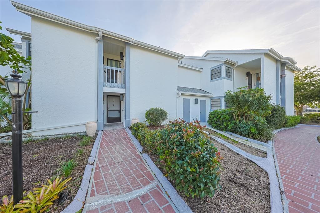611 LIVELY DRIVE UNIT A SUN CITY CENTER, FL 33573
