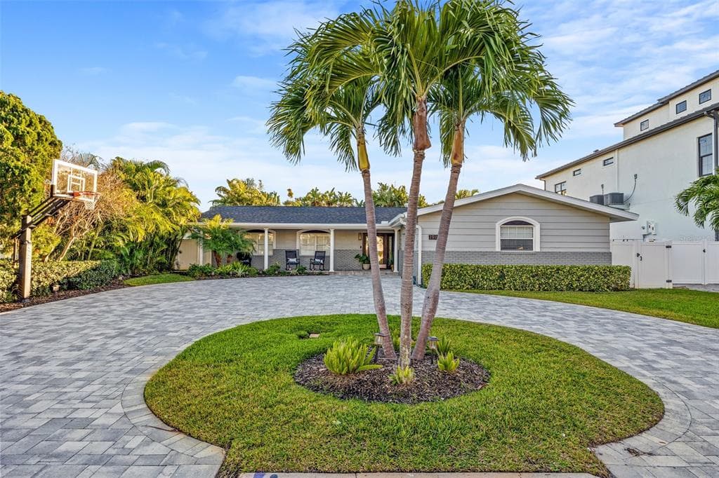 196 1ST STREET W TIERRA VERDE, FL 33715