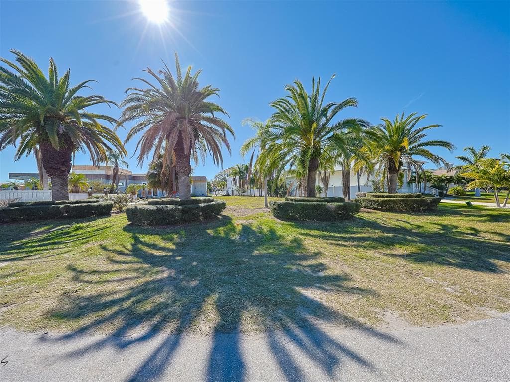 494 LAGUNA DRIVE