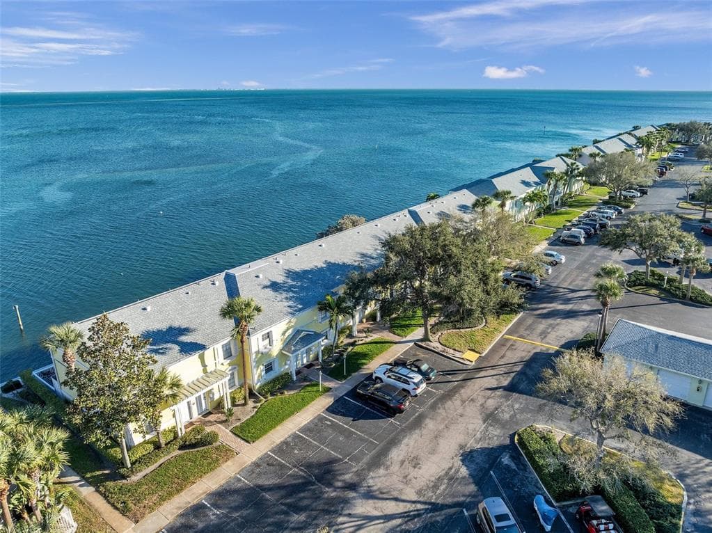 5018 COQUINA KEY DRIVE SE ST PETERSBURG, FL 33705