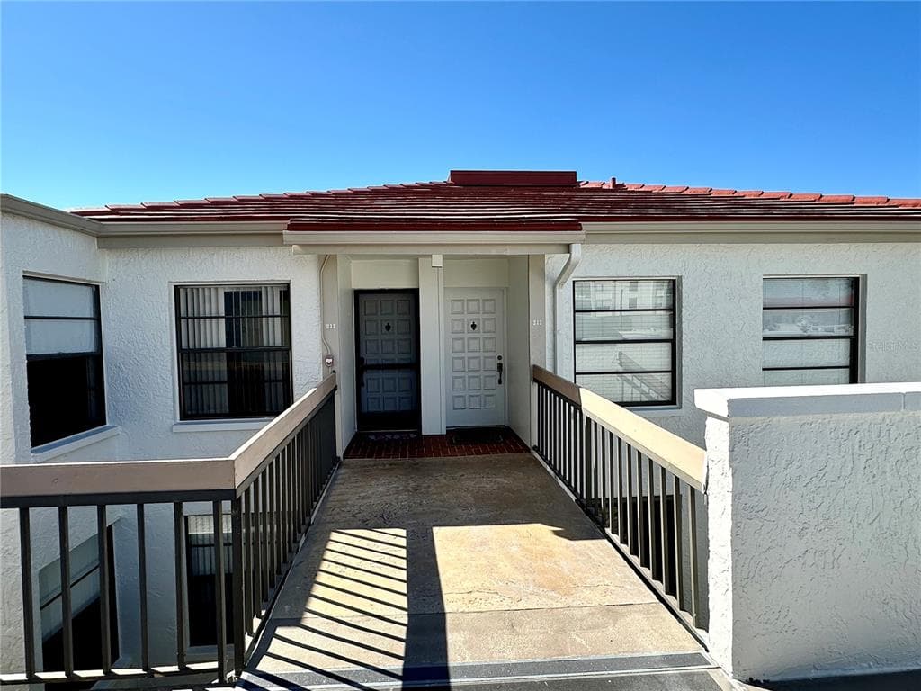 6210 SUN BOULEVARD UNIT 211 ST PETERSBURG, FL 33715