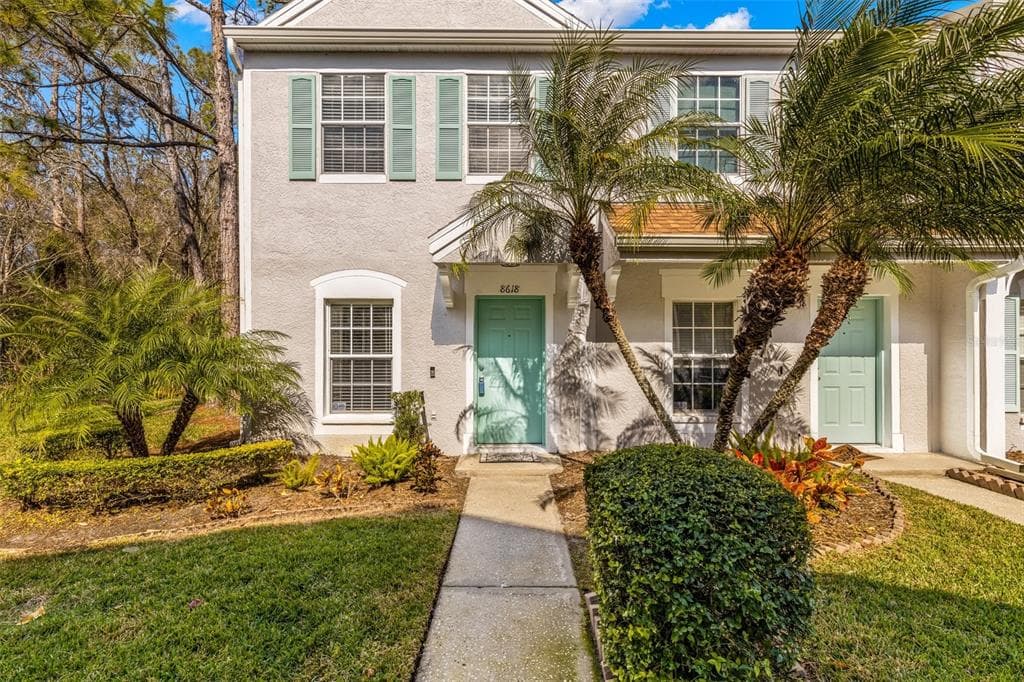 8618 HUNTERS KEY CIRCLE TAMPA, FL 33647