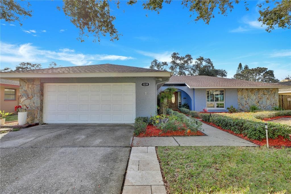 1239 CORDOBA COURT DUNEDIN, FL 34698