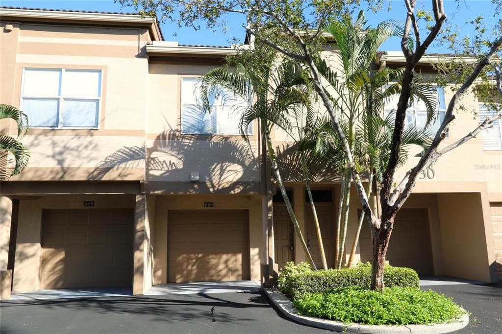 660 ARBOR LAKE LANE UNIT 0 TAMPA, FL 33602