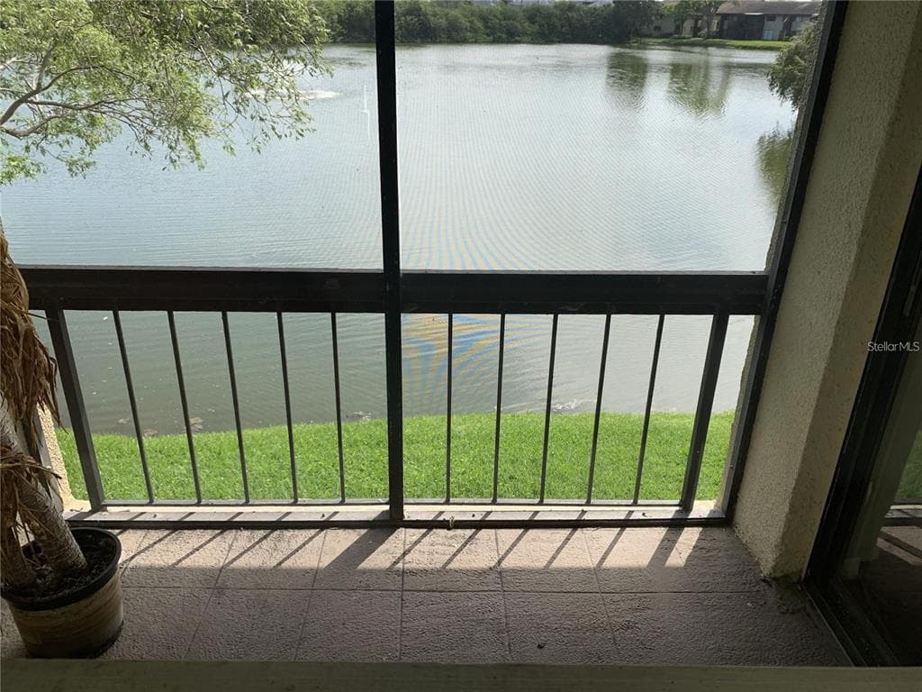 782 VILLAGE LAKE TERRACE N UNIT 208 ST PETERSBURG, FL 33716