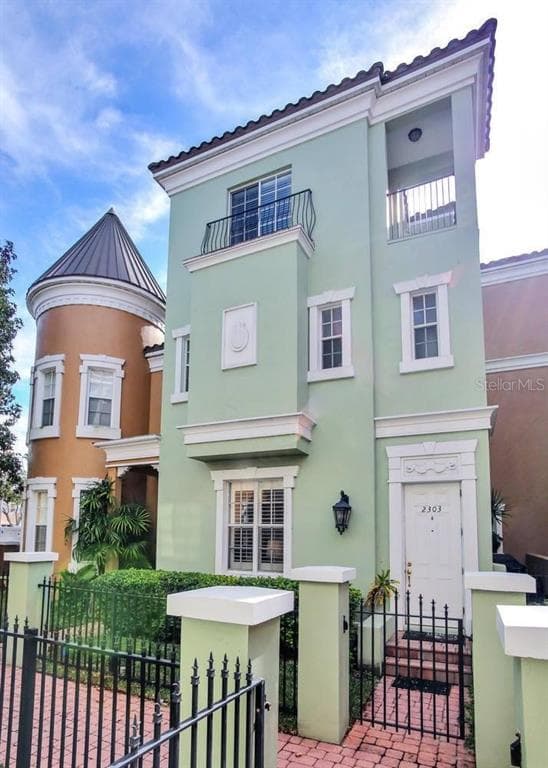 2303 KENSINGTON GARDEN LANE TAMPA, FL 33609