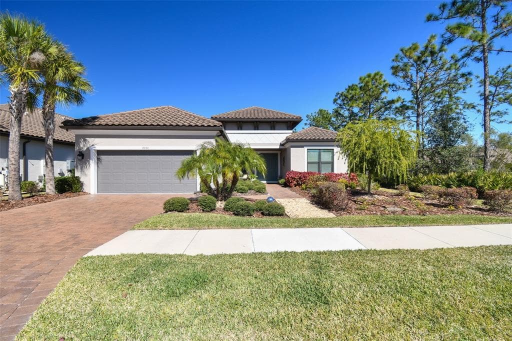 8730 SORANO VILLA DRIVE TAMPA, FL 33647