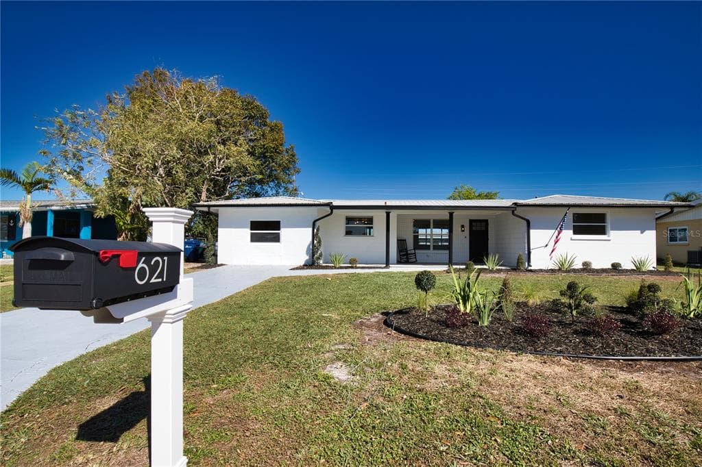621 SHAMROCK BOULEVARD VENICE, FL 34293