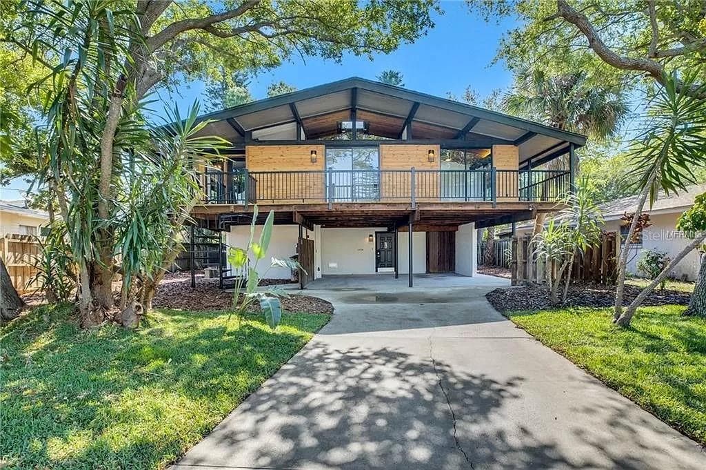 1942 NEW HAMPSHIRE AVENUE NE ST PETERSBURG, FL 33703
