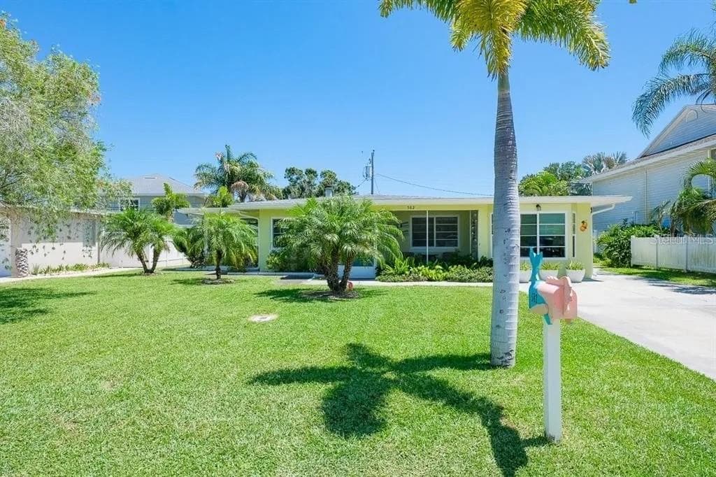 582 BAYWOOD DRIVE S DUNEDIN, FL 34698