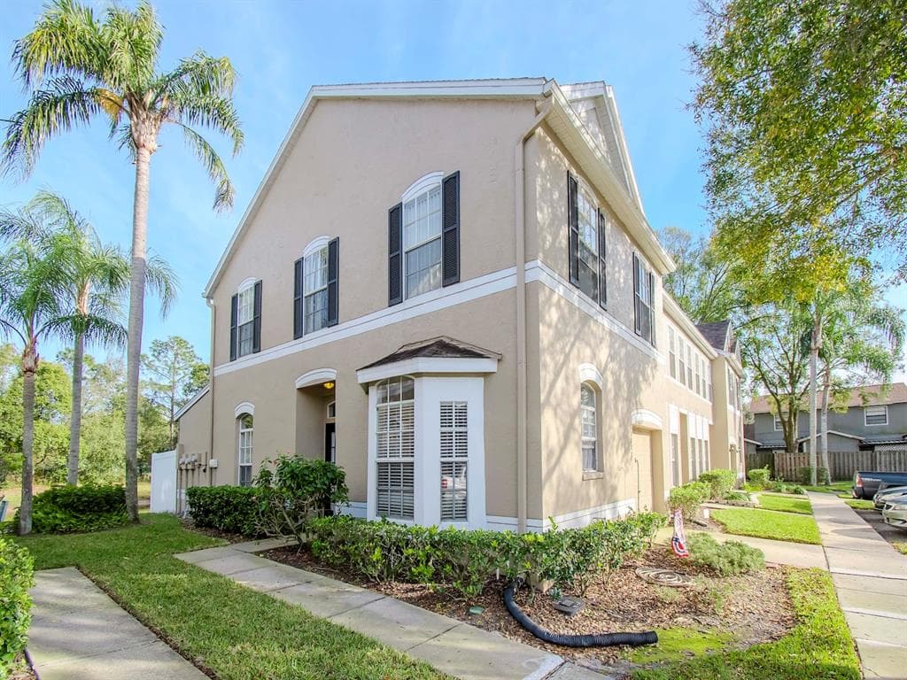 10107 FARMINGDALE PLACE TAMPA, FL 33624