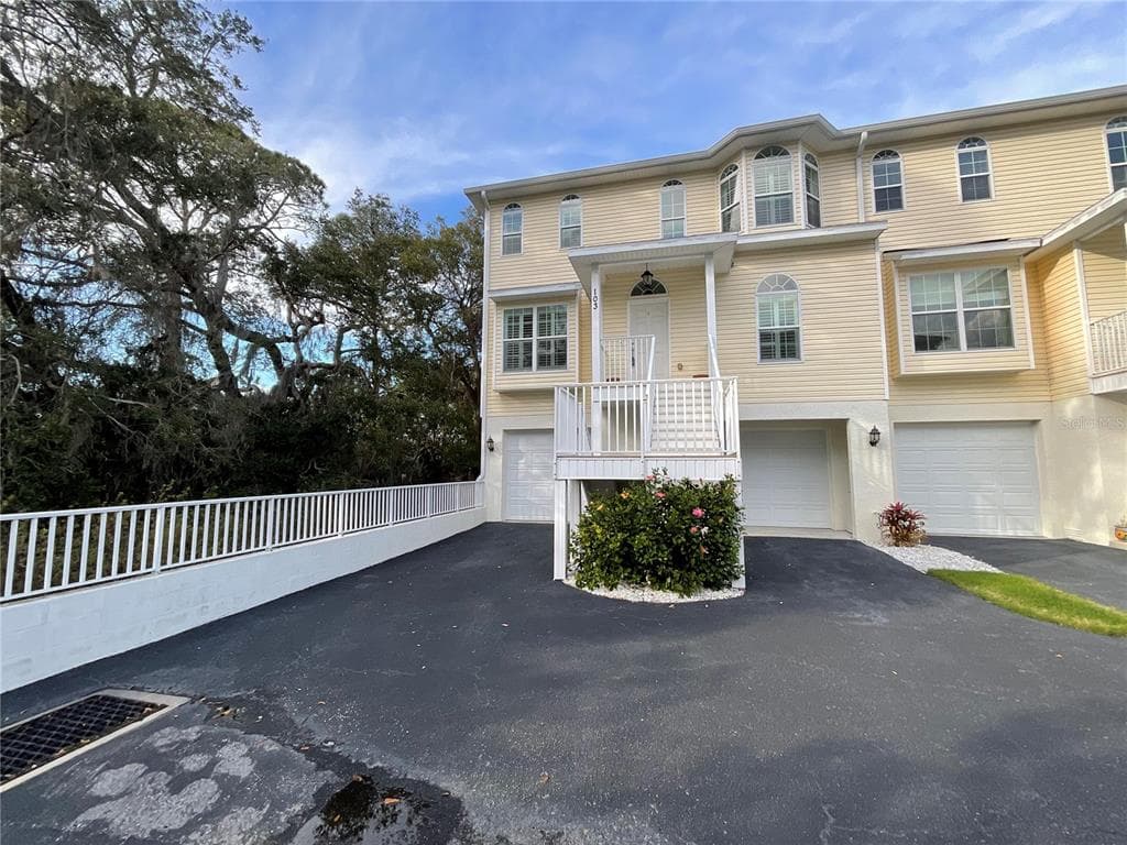 287 ORANGE STREET UNIT 103 PALM HARBOR, FL 34683