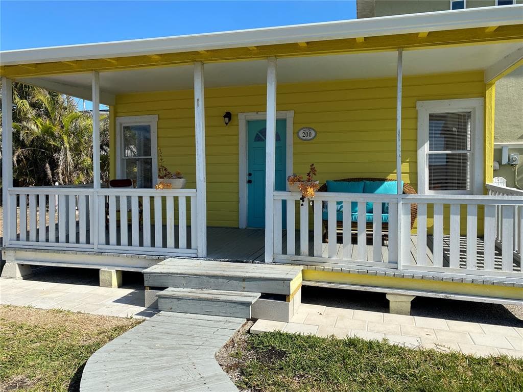 200 180TH AVENUE E REDINGTON SHORES, FL 33708