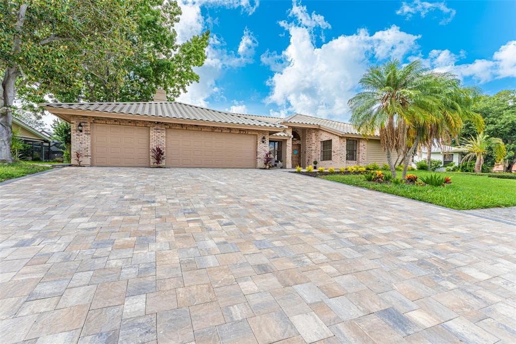 119 WOODCREEK DRIVE S SAFETY HARBOR, FL 34695