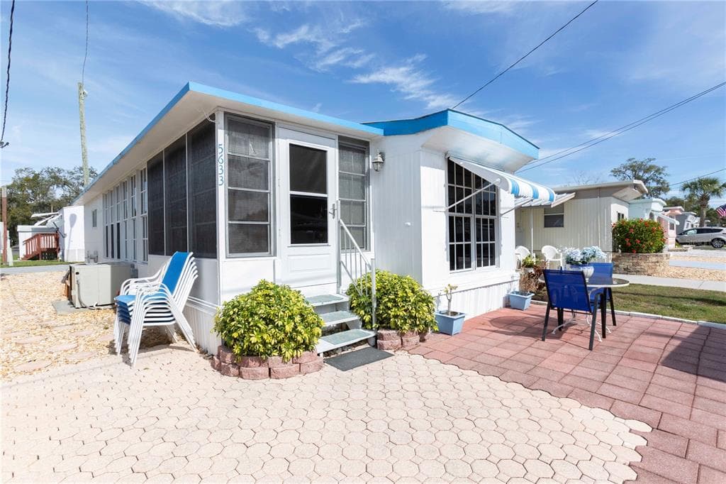 5633 OAK RIDGE AVENUE NEW PORT RICHEY, FL 34652