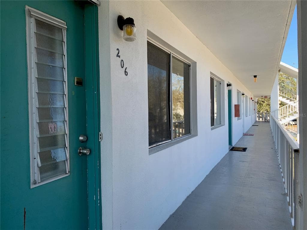 8396 111TH STREET UNIT 206 SEMINOLE, FL 33772