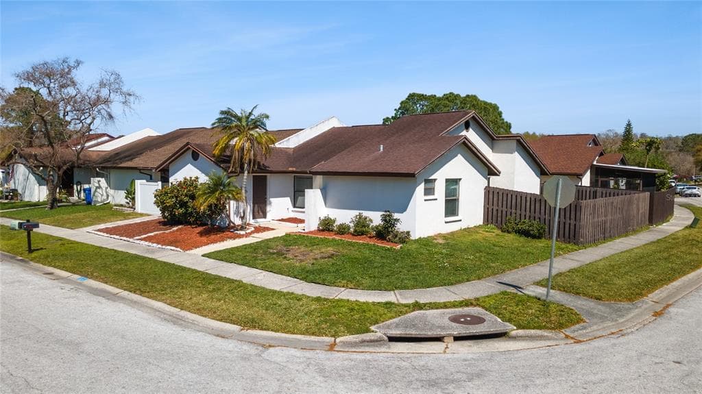 5201 BELLEFIELD DRIVE TAMPA, FL 33624