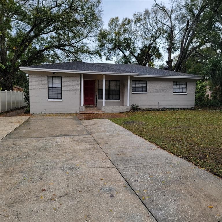 2106 W SAINT ISABEL STREET TAMPA, FL 33607