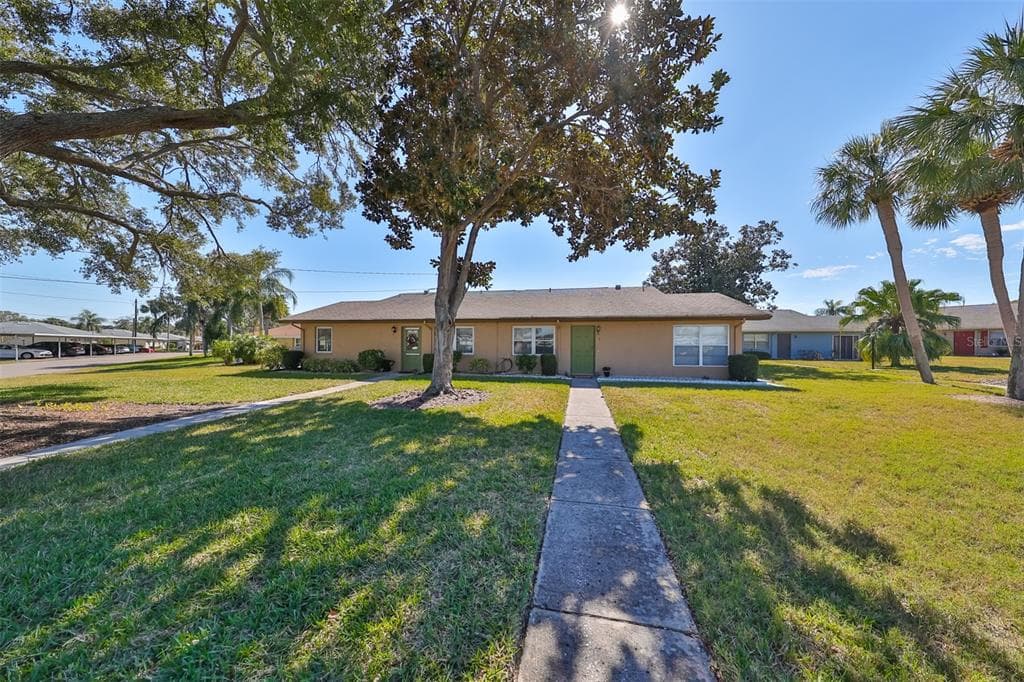1904 CANTERBURY LANE UNIT 2 SUN CITY CENTER, FL 33573