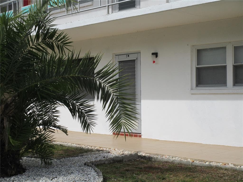 2011 58TH AVENUE N UNIT 7 ST PETERSBURG, FL 33714