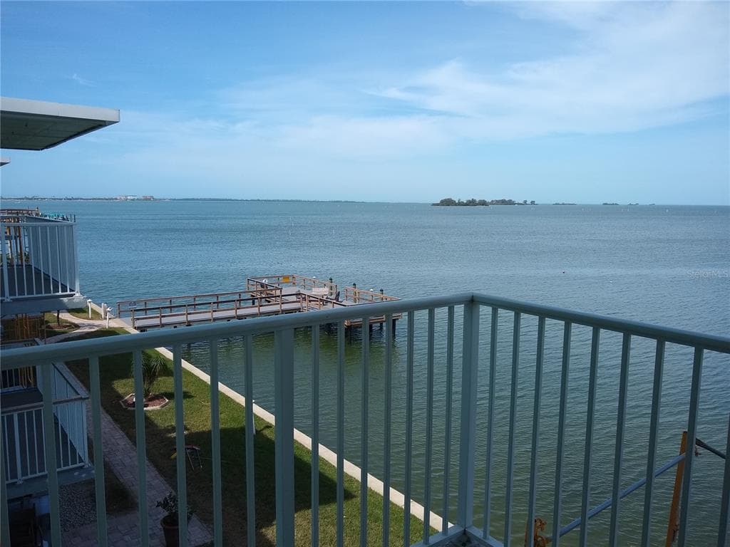 464 PAULA DRIVE N UNIT 323 DUNEDIN, FL 34698