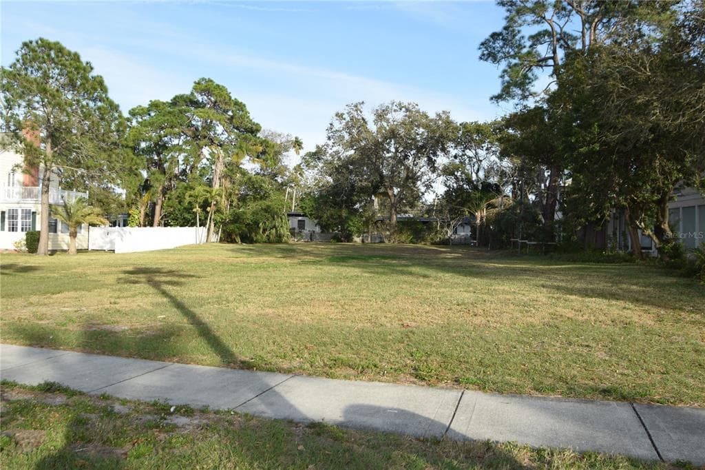 307 EDGEWATER DRIVE DUNEDIN, FL 34698