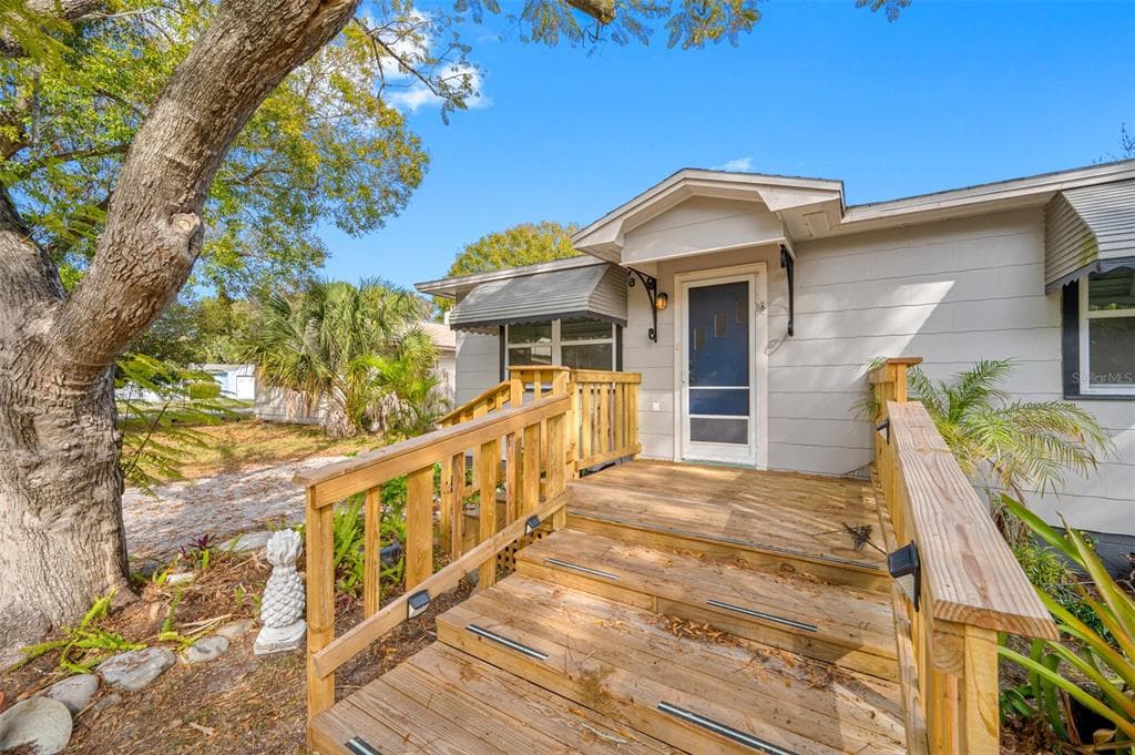 1106 FREEMONT STREET S GULFPORT, FL 33707