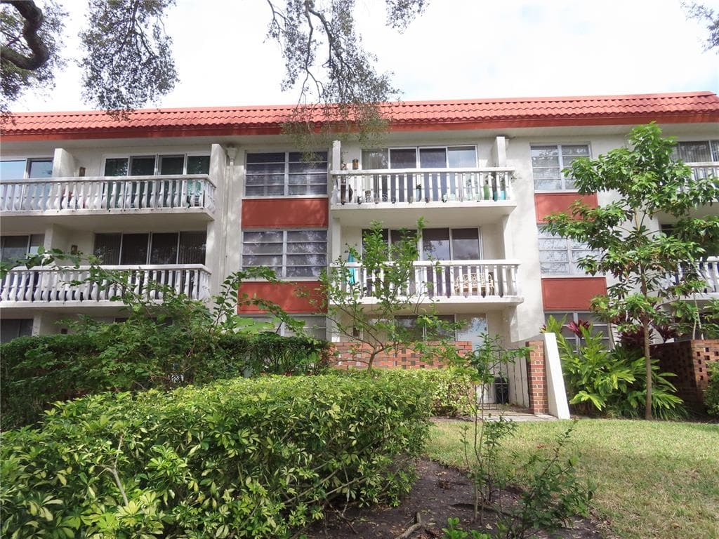 1001 PEARCE DRIVE UNIT 201 CLEARWATER, FL 33764