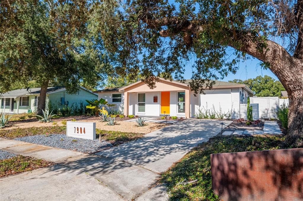 7904 WOODVINE CIRCLE TAMPA, FL 33615