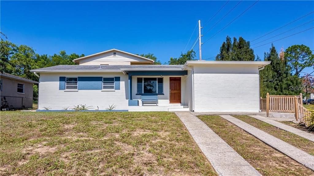 1112 S GRAND HIGHWAY CLERMONT, FL 34711