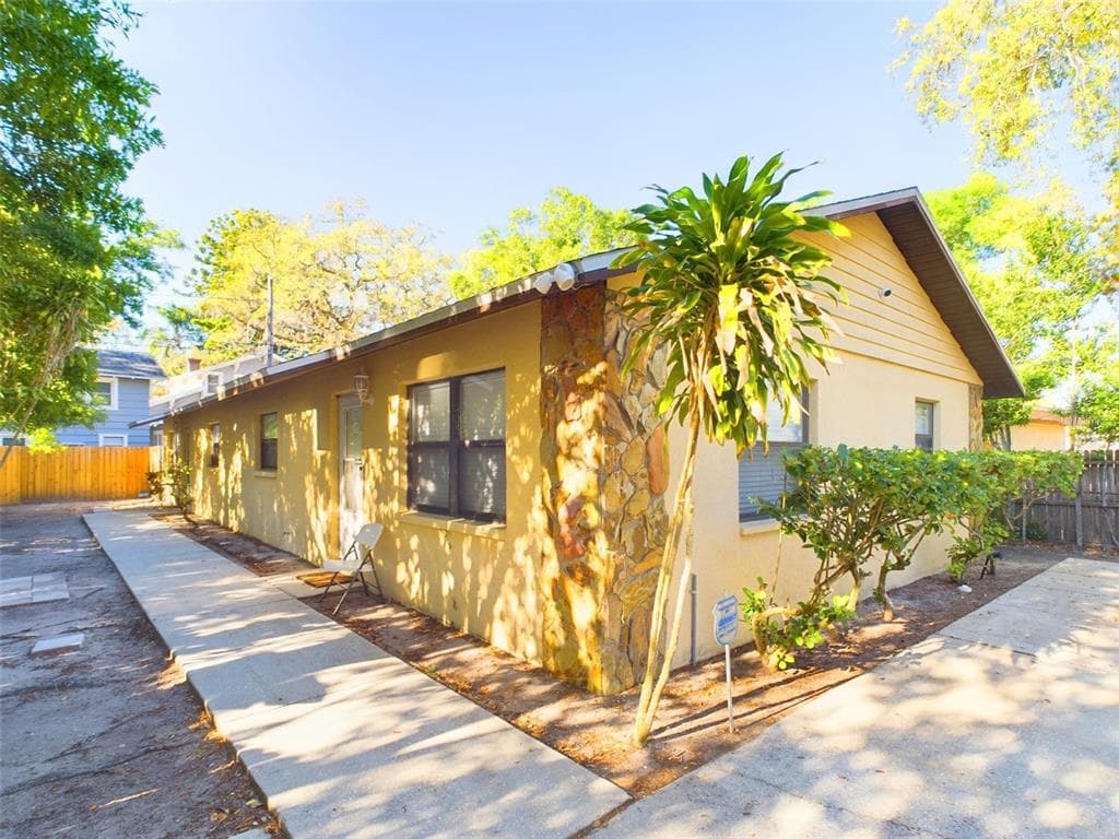 709 16TH AVENUE NW LARGO, FL 33770