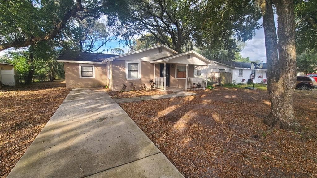 8716 NAVAJO AVENUE TAMPA, FL 33637