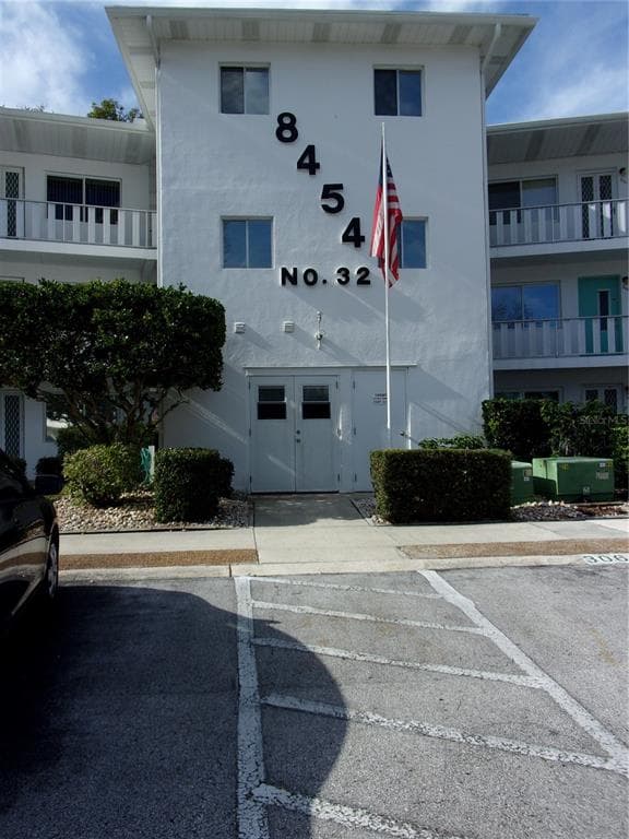 8454 111TH STREET UNIT 309 SEMINOLE, FL 33772