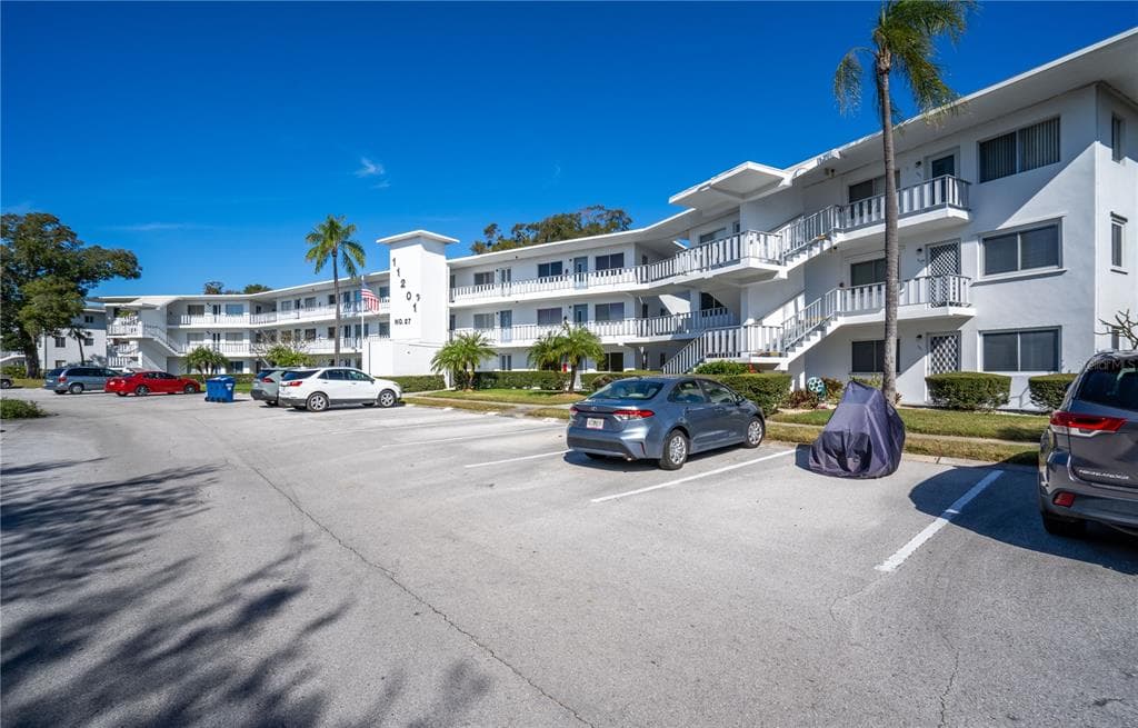 11201 80TH AVENUE UNIT 305 SEMINOLE, FL 33772