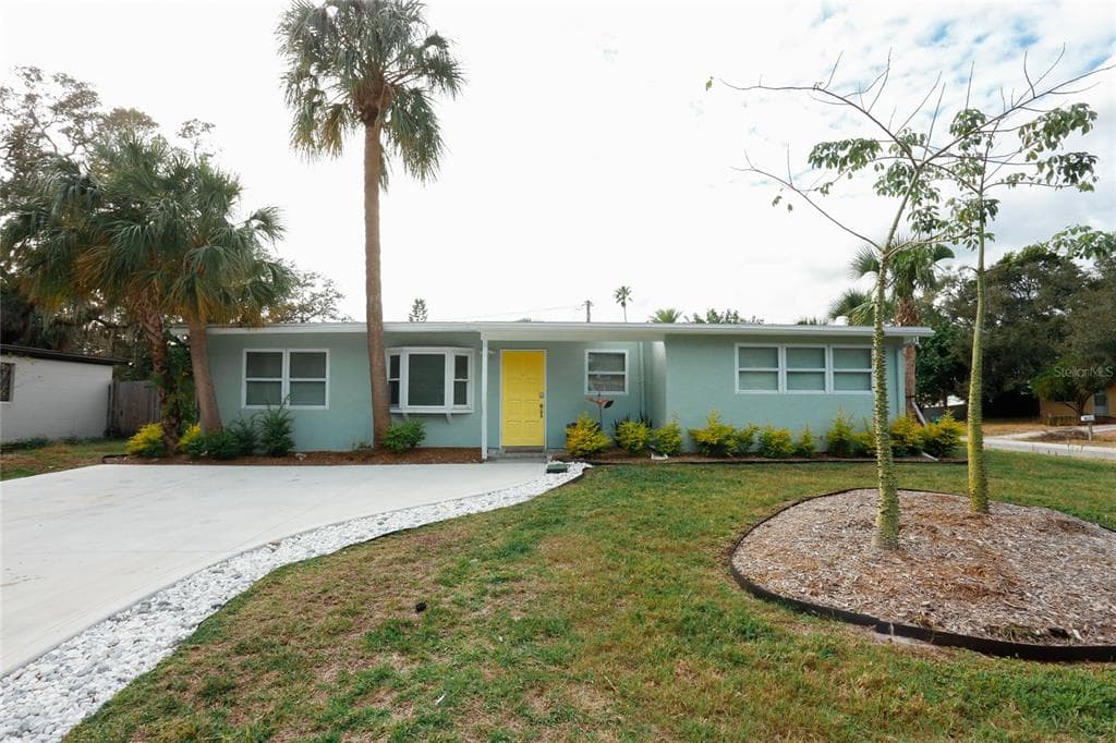 911 SANDPIPER WAY S ST PETERSBURG, FL 33707
