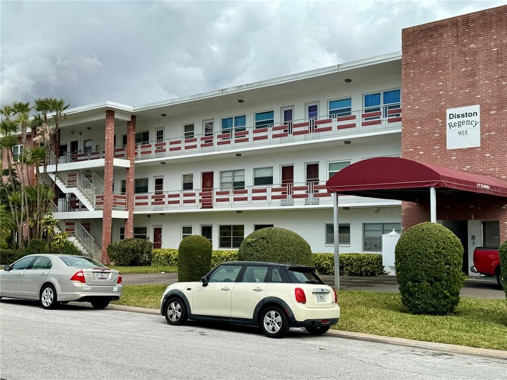 955 51ST STREET N UNIT 304 ST PETERSBURG, FL 33710