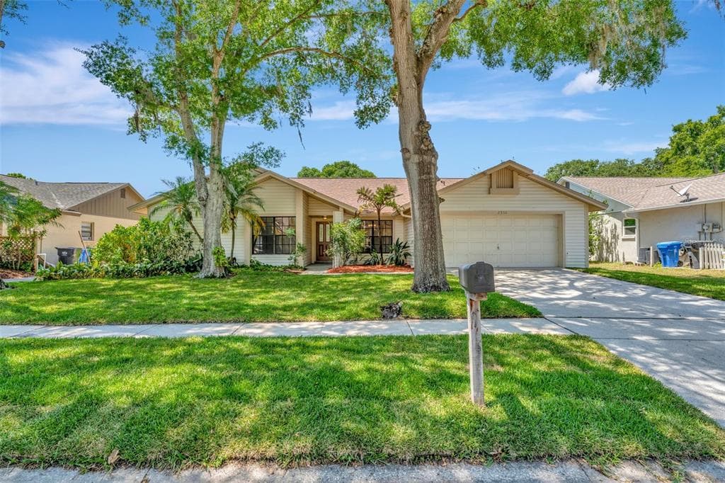 2556 ARBORWOOD DRIVE VALRICO, FL 33596