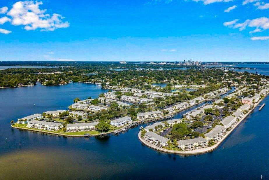 5245 COQUINA KEY DRIVE SE UNIT D(Furnished) ST PETERSBURG, FL 33705
